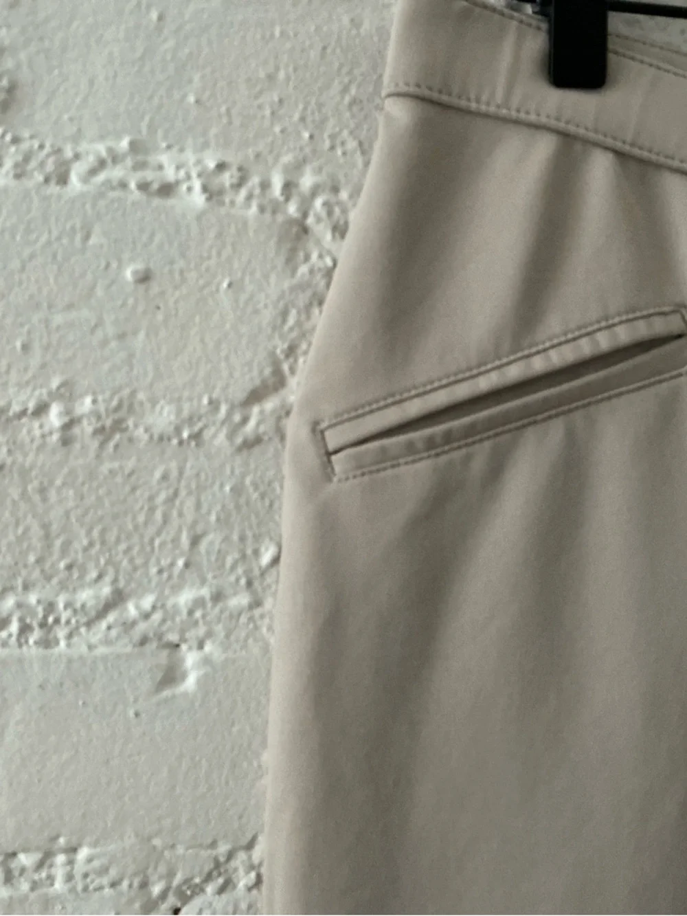 HUE Beige Ankle Cropped Ponte Pants